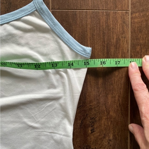 Romwe White with Embroidered Butterfly Cropped Tank size Small - Picture 4 of 10